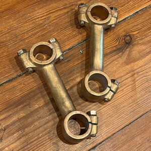 AGED 4インチ ブラスドッグボーンライザーセット